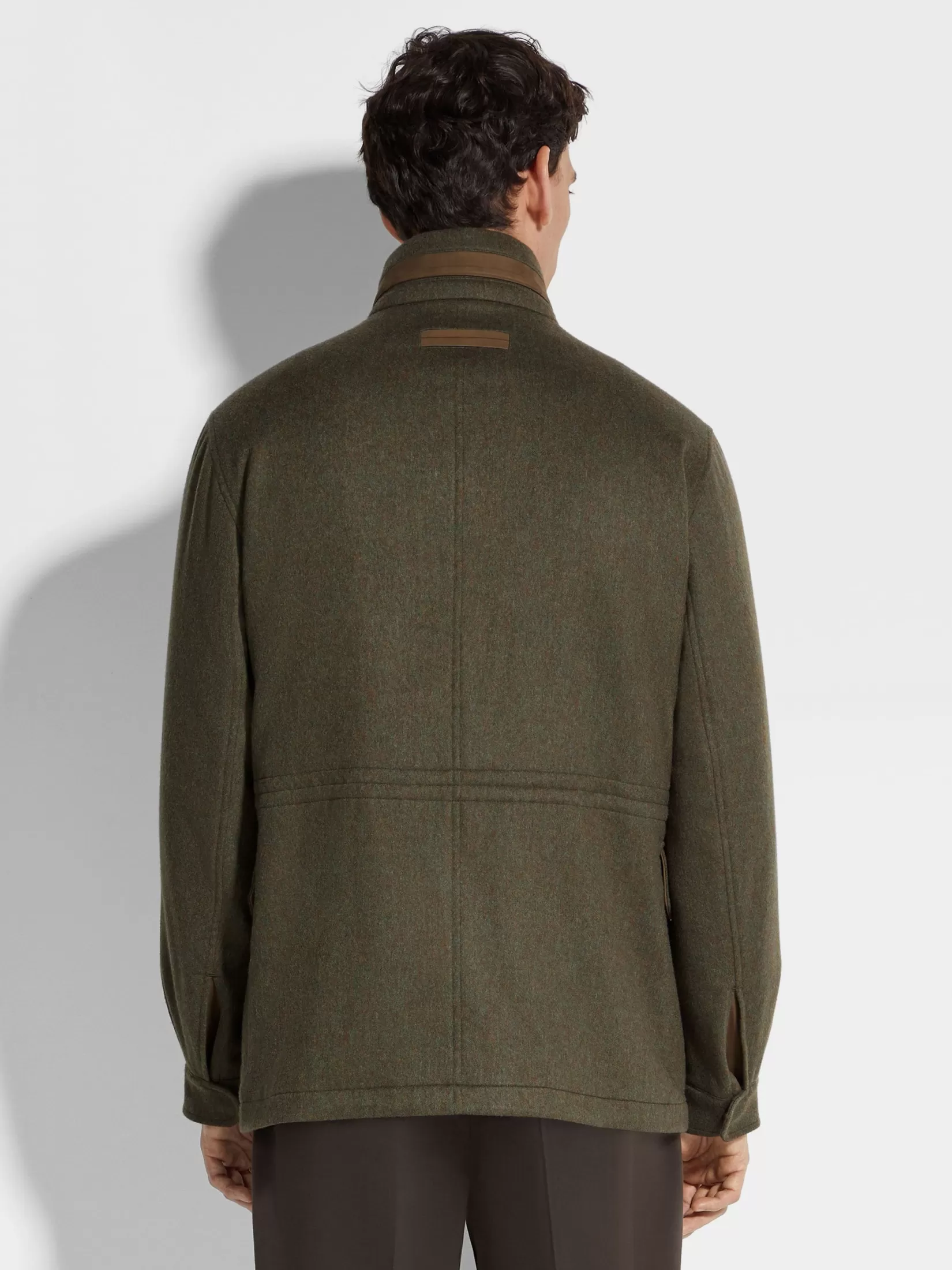 abrigo_de_tres_cuartos_en_oasi_cashmere_elements_4.webp Online ZEGNA Abrigo de Tres Cuartos en Oasi Cashmere Elements Verdemilitarjaspeado