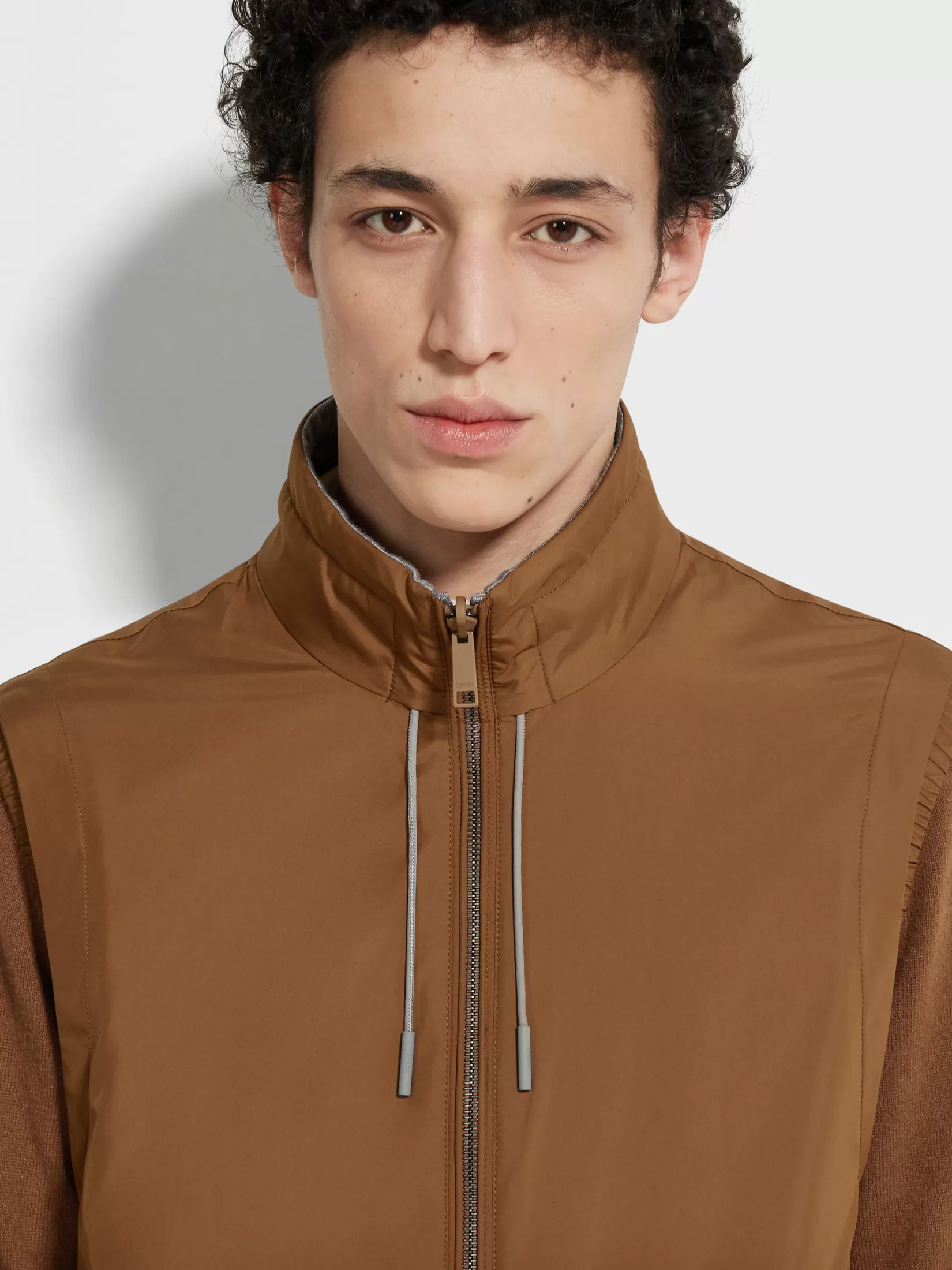 chaleco_brezza_reversible_en_microfibra_2-1.webp Clearance ZEGNA Chaleco Brezza Reversible en Microfibra Foliageoscuro/Gris