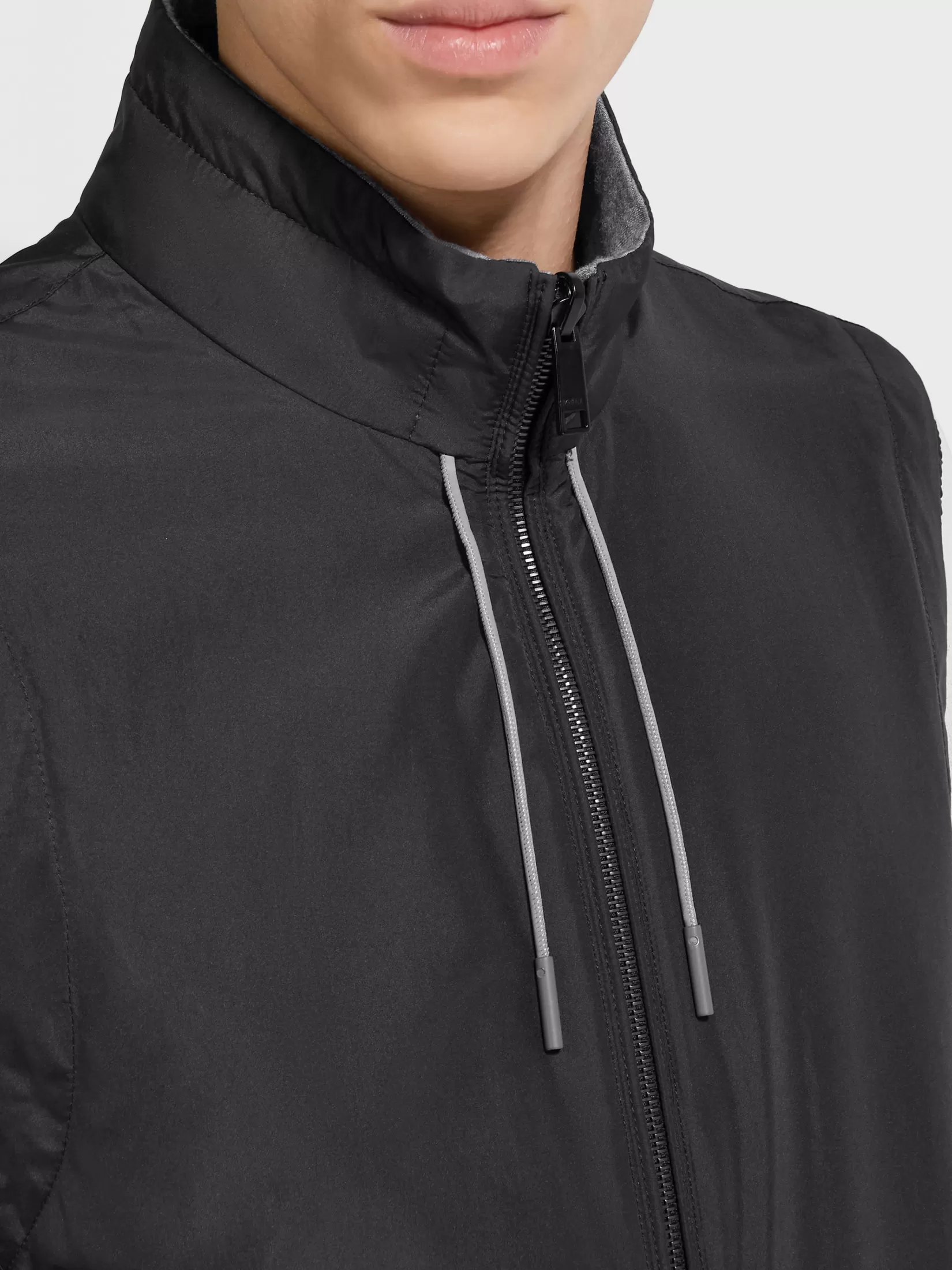 chaleco_brezza_reversible_en_microfibra_2-3.webp Hot ZEGNA Chaleco Brezza Reversible en Microfibra Negro/Gris