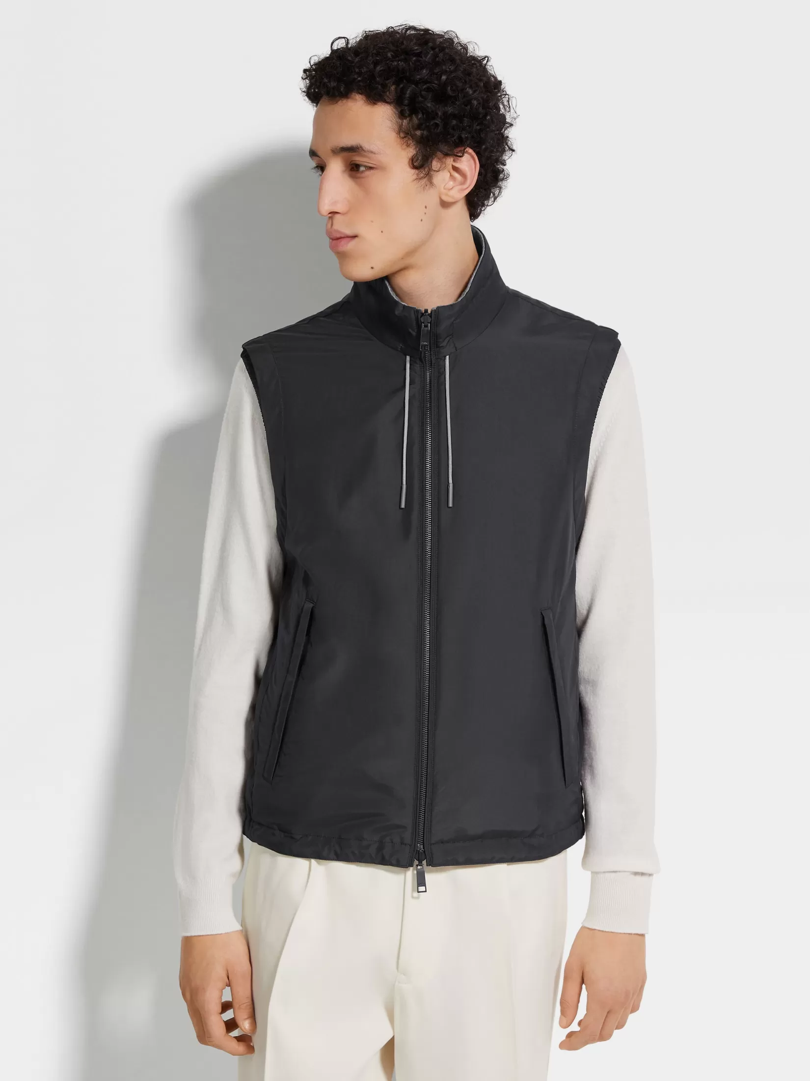 chaleco_brezza_reversible_en_microfibra_3-3.webp Hot ZEGNA Chaleco Brezza Reversible en Microfibra Negro/Gris