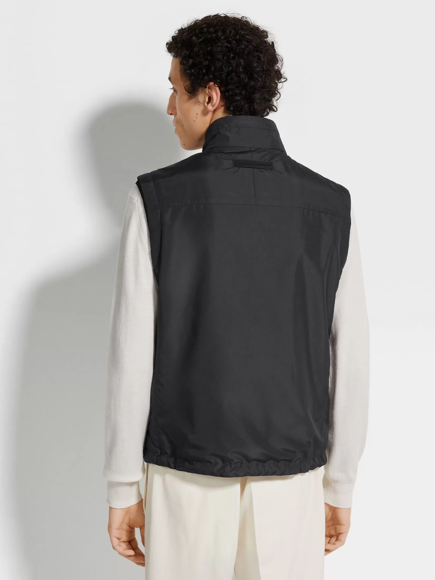 chaleco_brezza_reversible_en_microfibra_4-3.webp Hot ZEGNA Chaleco Brezza Reversible en Microfibra Negro/Gris