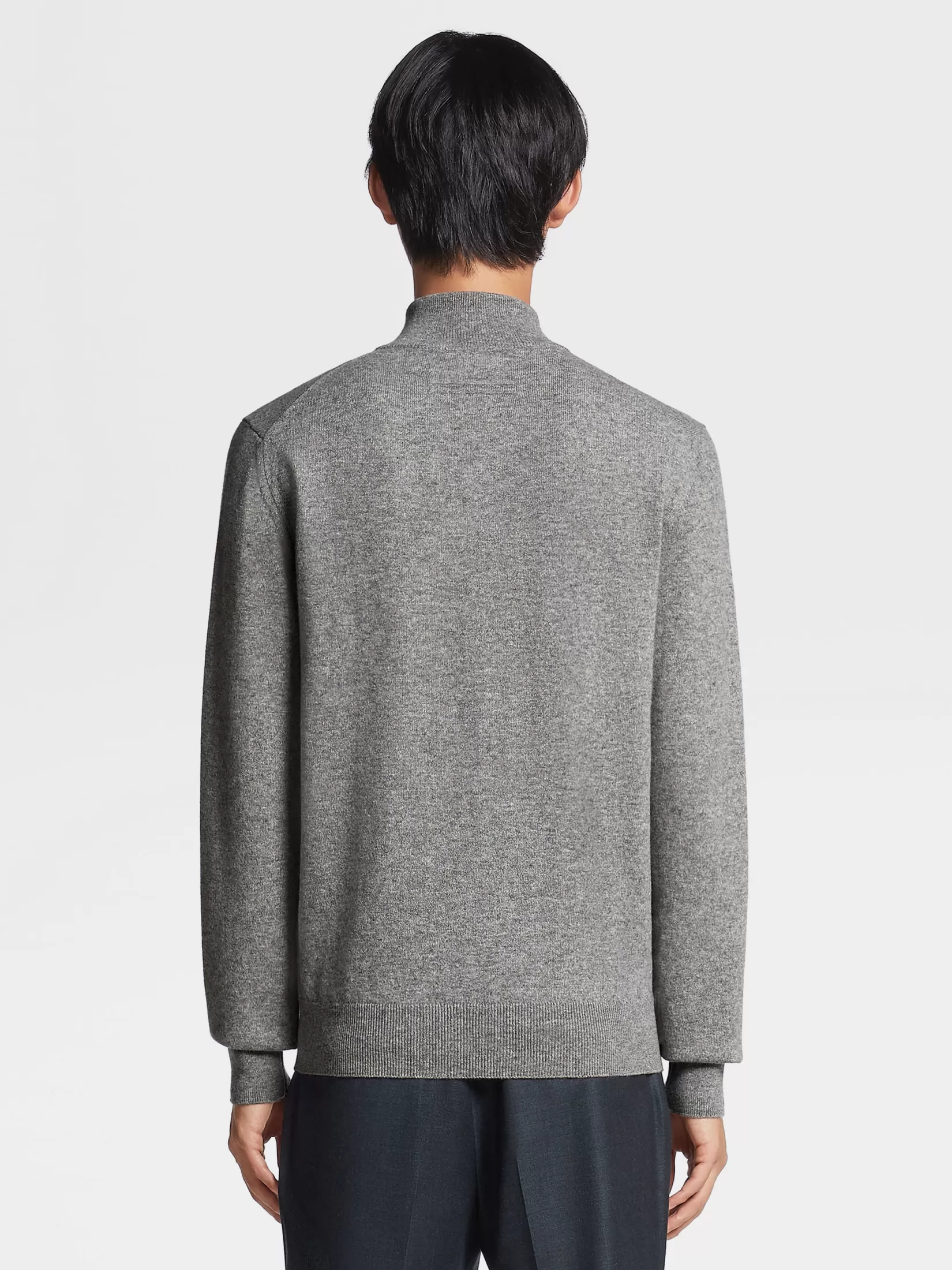 jersey_con_cuello_de_chimenea_y_cremallera_en_oasi_cashmere_color_gris_mixto_2.webp Cheap ZEGNA Jersey con Cuello de Chimenea y Cremallera en Oasi Cashmere Color Gris Mixto Grismixto