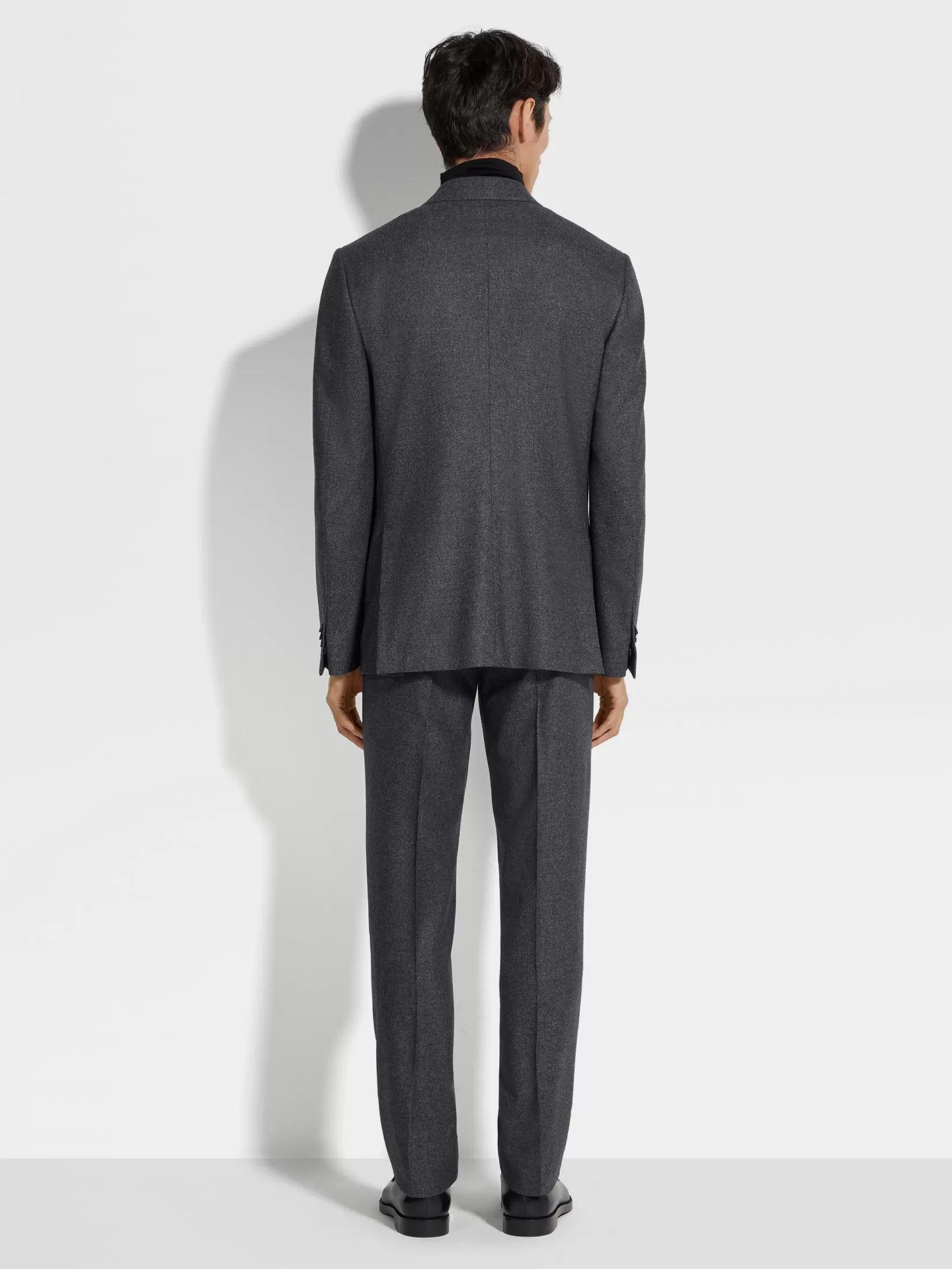 traje_en_lana_milmil_seda_y_cachemira_color_gris_oscuro_3.webp Outlet ZEGNA Traje en Lana 15milmil15, Seda y Cachemira Color Gris Oscuro Grisoscuro