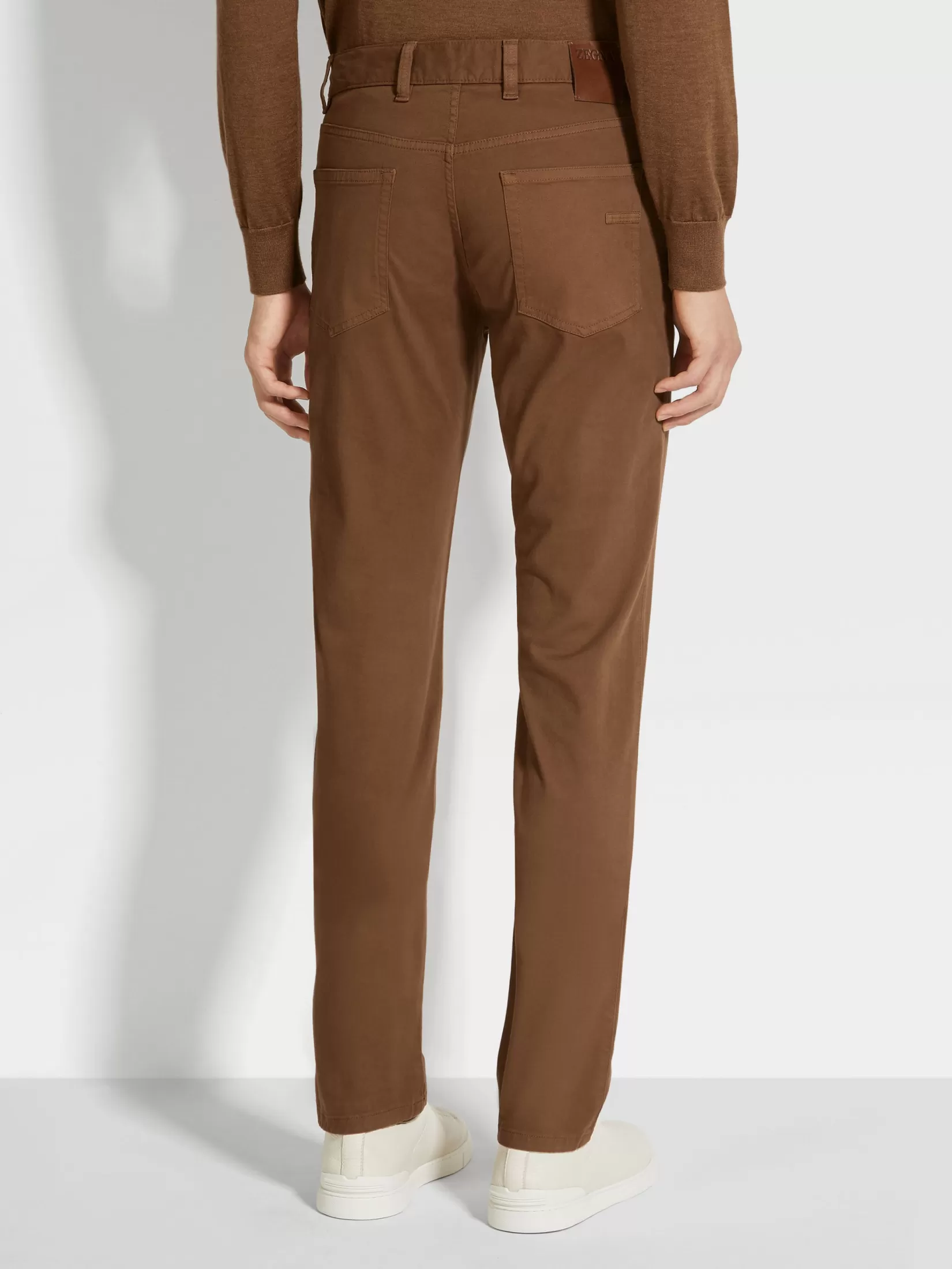 vaqueros_roccia_de_algodn_elstico_color_foliage_oscuro_4.webp Flash Sale ZEGNA Vaqueros Roccia de Algodón Elástico Color Foliage Oscuro Foliageoscuro