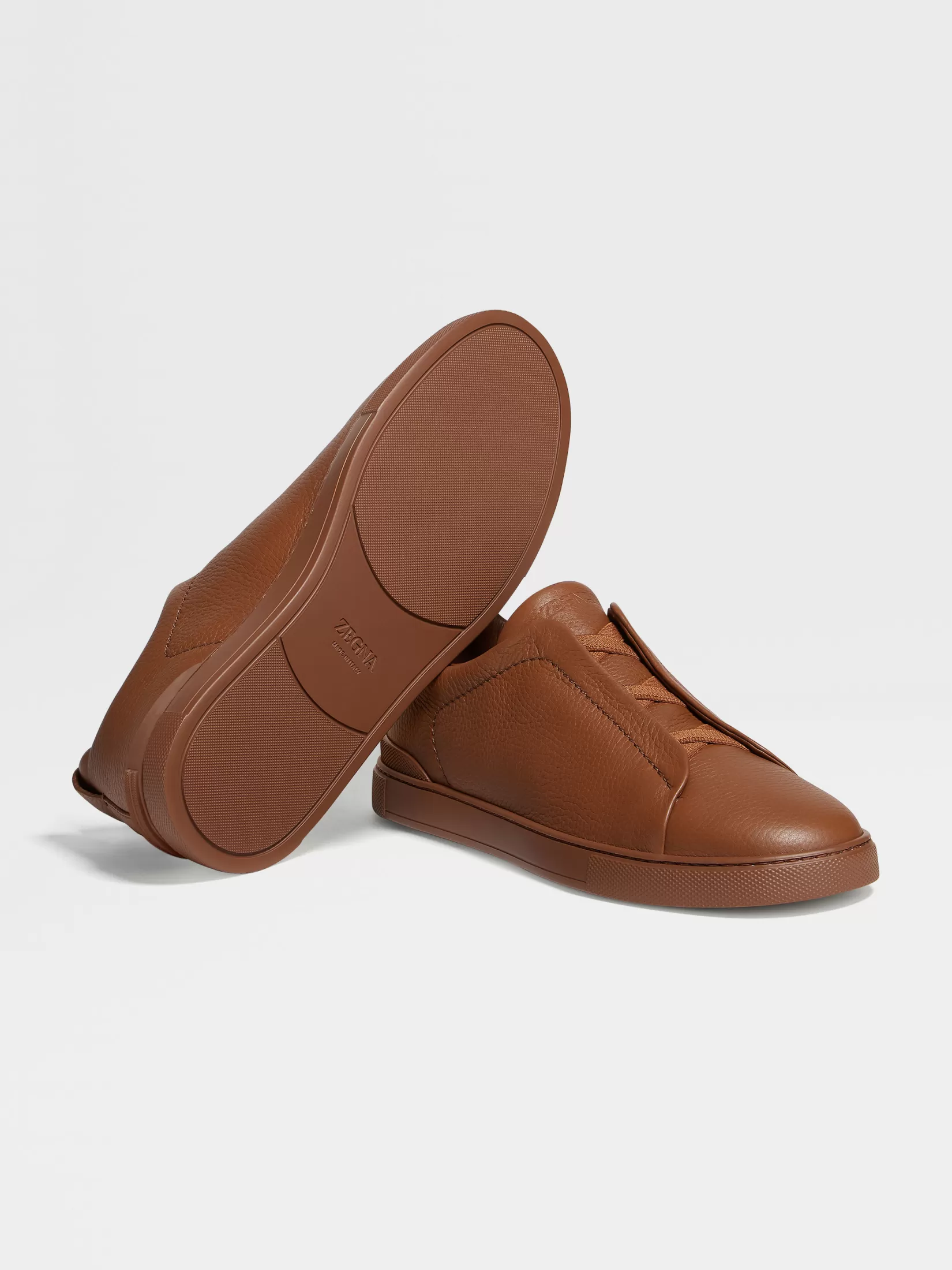 zapatillas_triple_stitch_en_piel_de_ciervo_color_foliage_oscuro_5.webp Cheap ZEGNA Zapatillas Triple Stitch™ en Piel de Ciervo Color Foliage Oscuro Foliageoscuro